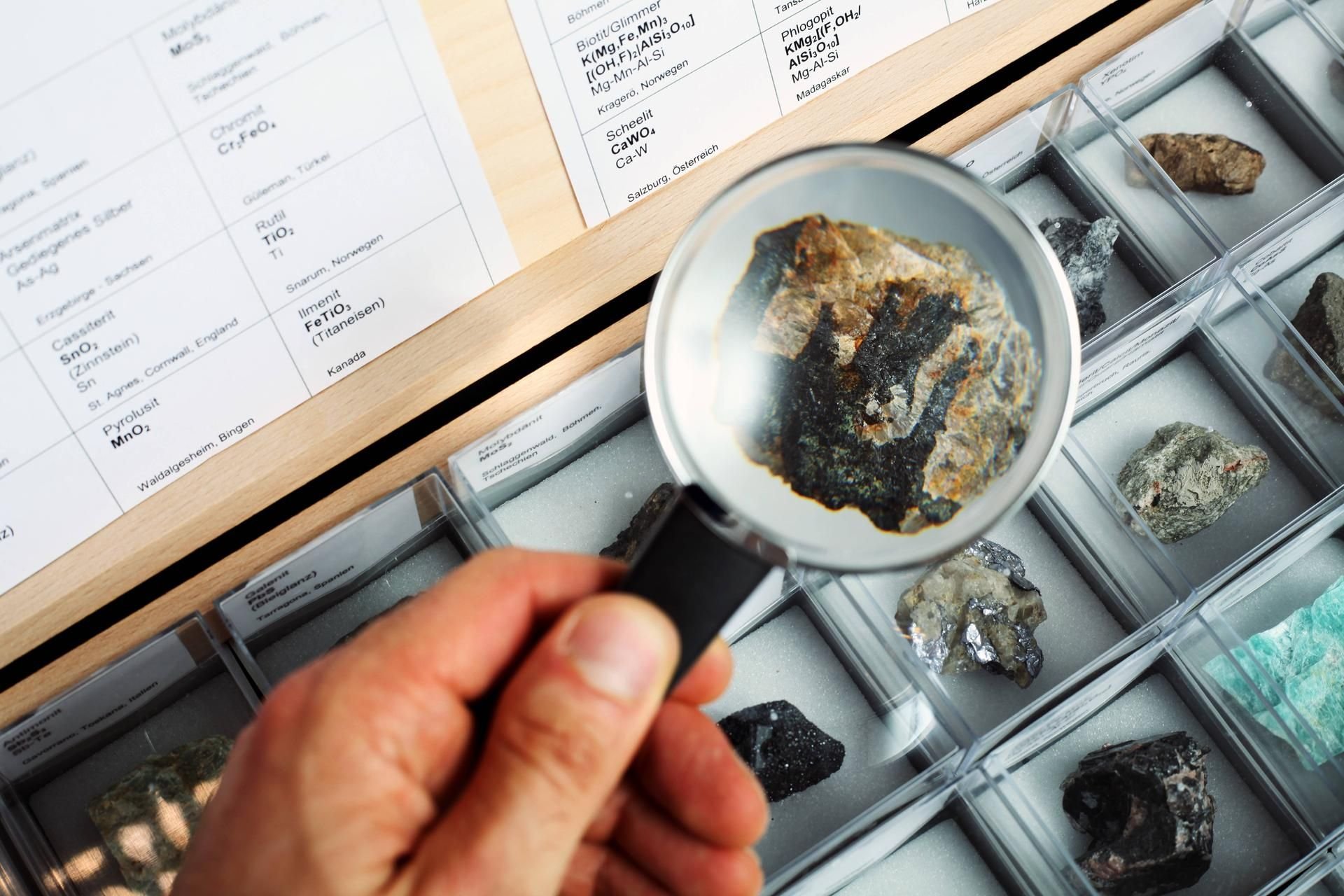 Seltene Erden: Forschern aus Halle ist es gelungen, den Bedarf für die Produktion von Elektromotoren auf ein Fünftel zu senken.