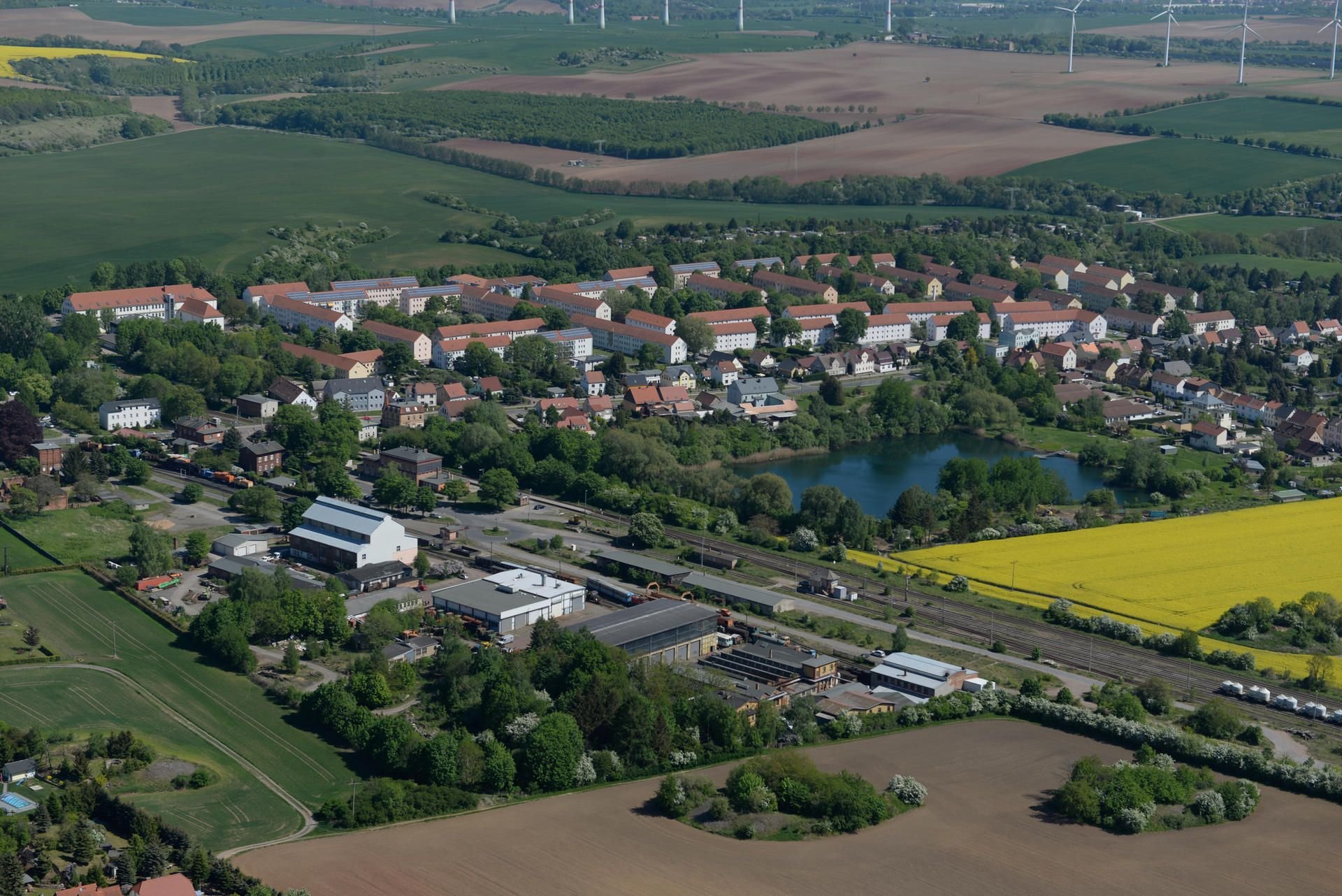 Dieses Luftbild von Benndorf ist gelistet als „1135“ und kann im MZ-Bildershop bestellt werden.
