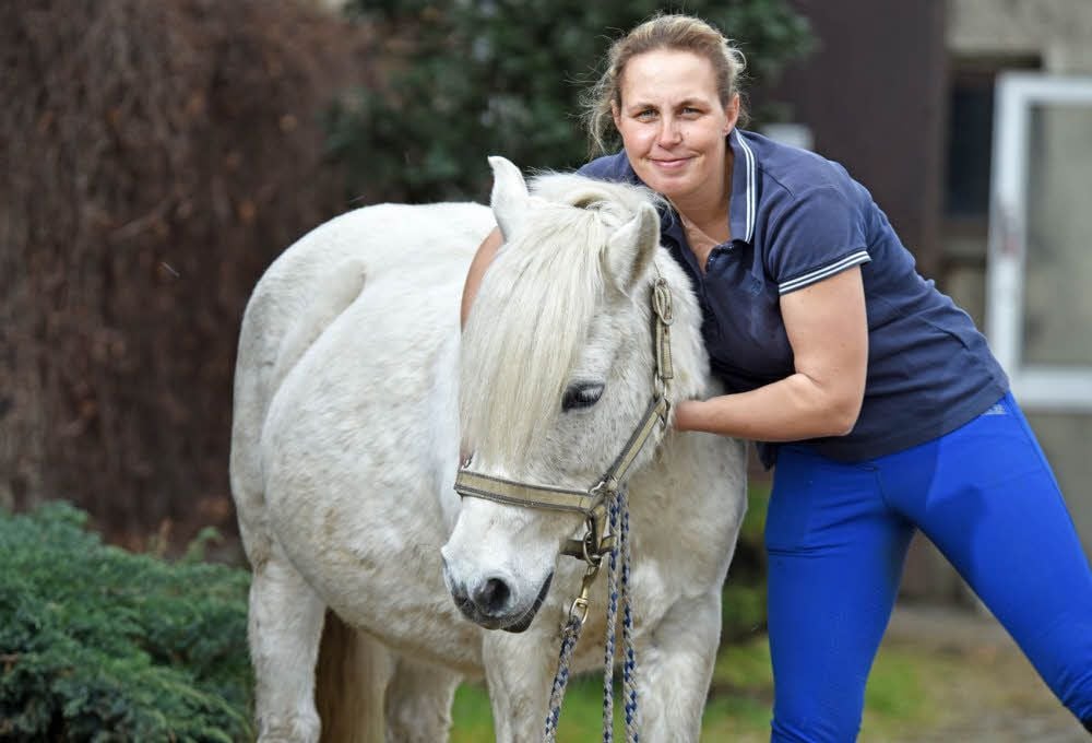 Selina Kind und Pony Lisa.