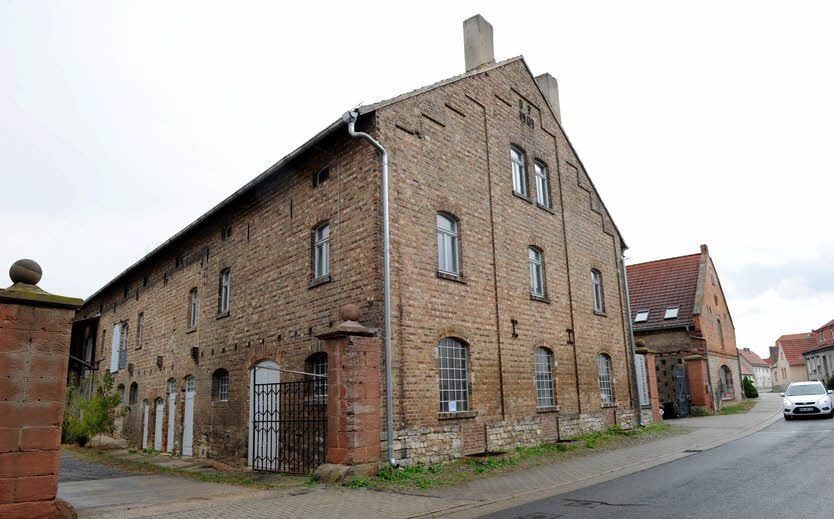 Die Kutsche wird durch die straßenseitigen Fenster zu sehen sein. Das Gut im Lutherweg ist zum Dorfgemeinschaftshaus umgebaut worden.