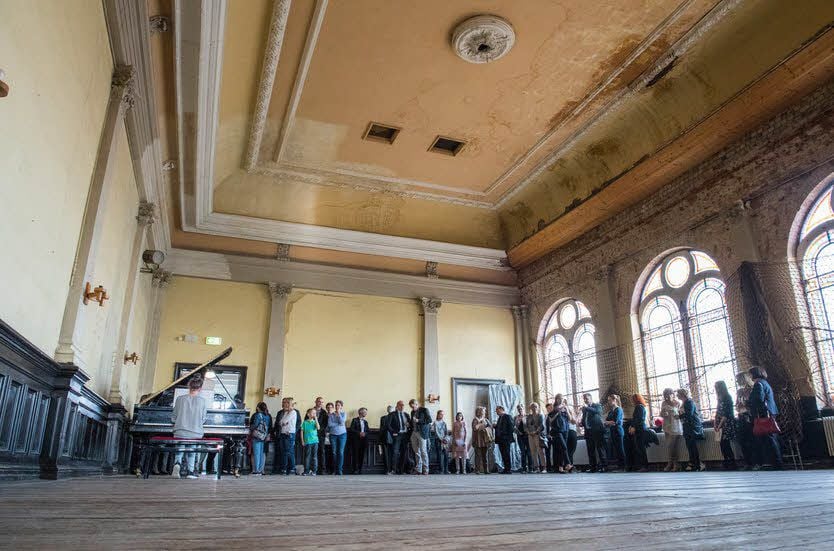 Die Aula der Marienschule, die zum Naumburger Domgymnasium gehört, soll - wie auch das Dach - demnächst saniert werden.