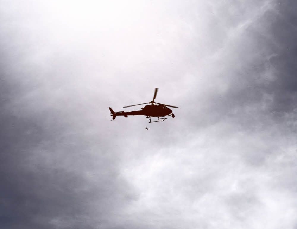 Dieser Hubschrauber kreiste am Freitag über Eisleben, wo auch das Foto entstand, und vermutlich am Sonntag über Sangerhausen.