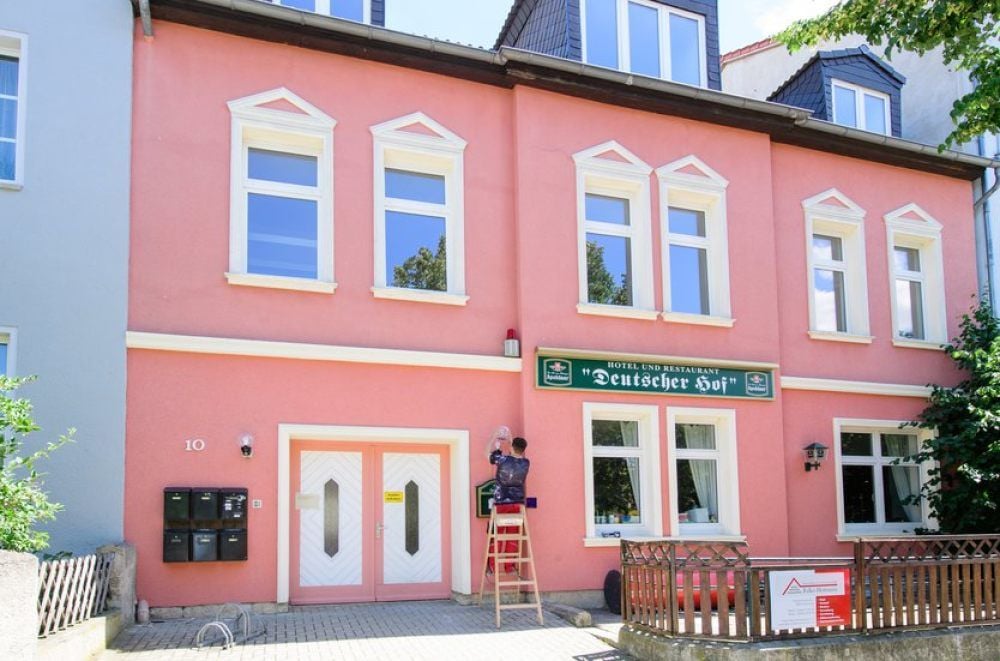 Von der Gaststätte zum Kinderheim: Der ehemalige „Deutsche Hof“ gegenüber des Jägerspielplatzes erfährt eine neue Nutzung. Zurzeit gibt’s den letzten Schliff.