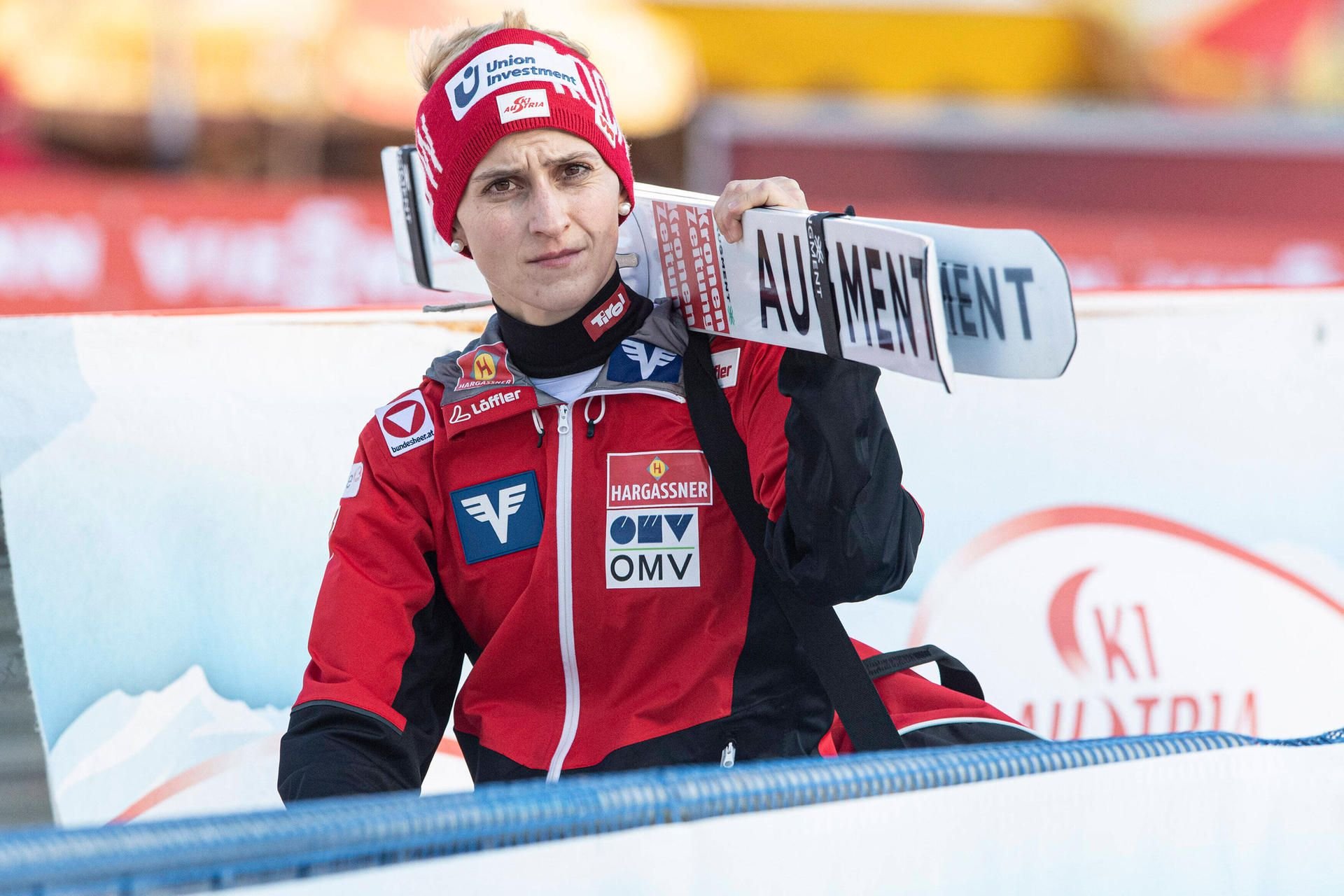 Skispringerin Eva Pinkelnig, hier im Februar 2020 beim Weltcup in Hinzenbach.