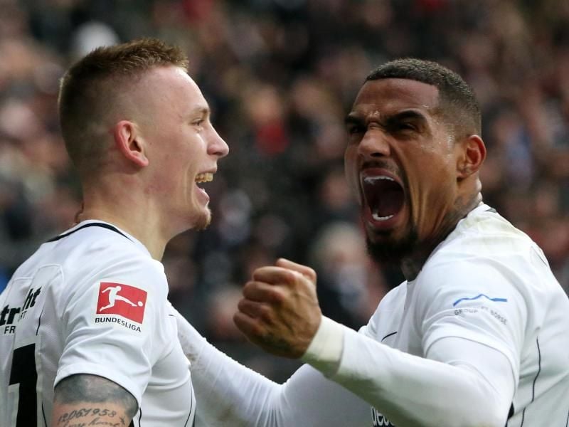 Kevin-Prince Boateng (r) spielt mit Frankfurt das Pokalfinale in seiner Heimatstadt Berlin. Foto: Thomas Frey