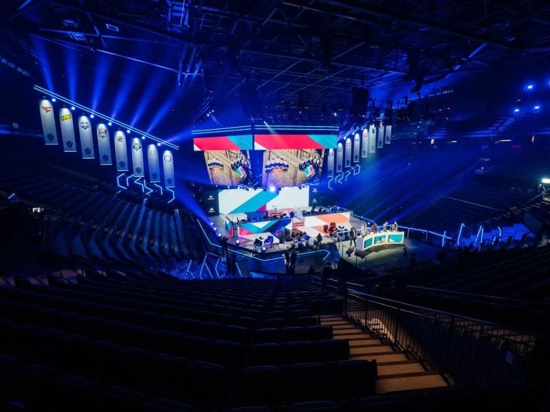 Die Stage der Rainbow Six Weltmeisterschaft in Montreal. (Archivbild). Foto: Peter Chau/Ubisoft/dpa