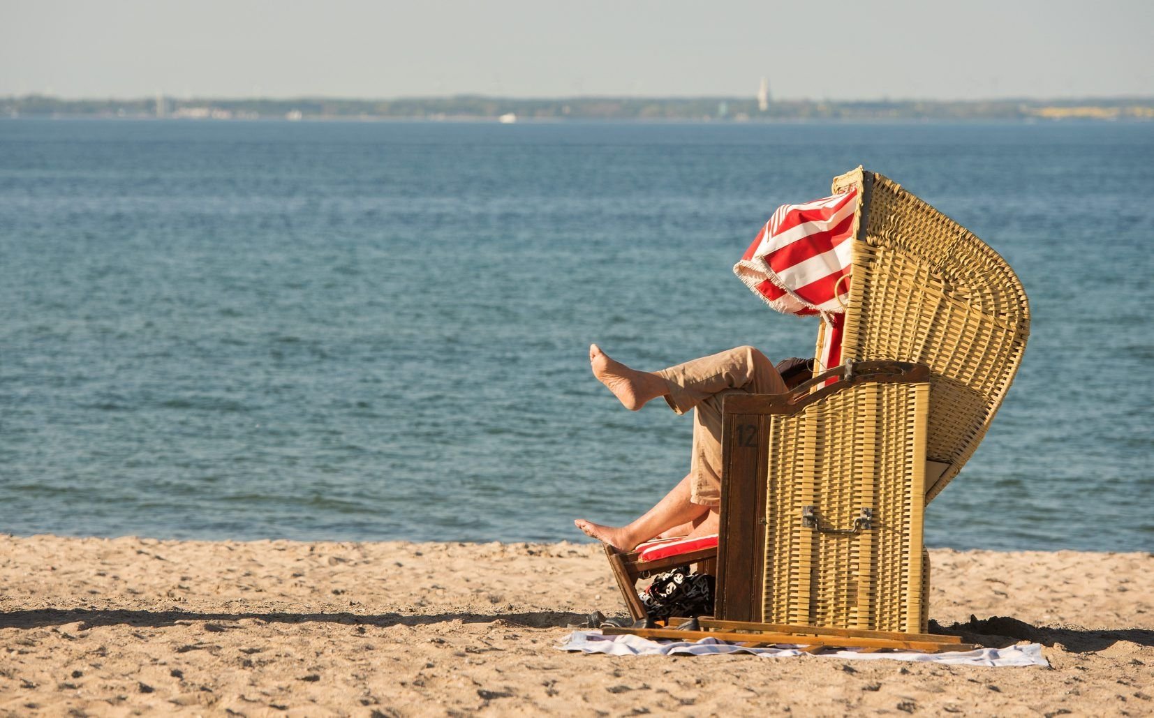Im Strandkorb die Seele baummeln lassen: Die Ostsee gehört auch in diesem Jahr zu den beliebtesten Urlaubszielen.