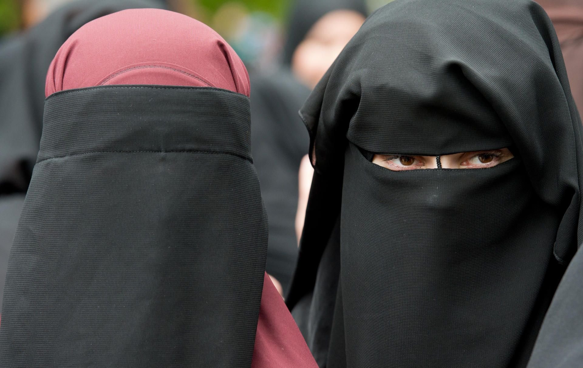 Vollverschleierte Frauen