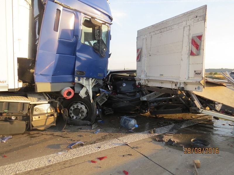 Fünf Personen wurden bei dem Unfall auf der A2 verletzt.