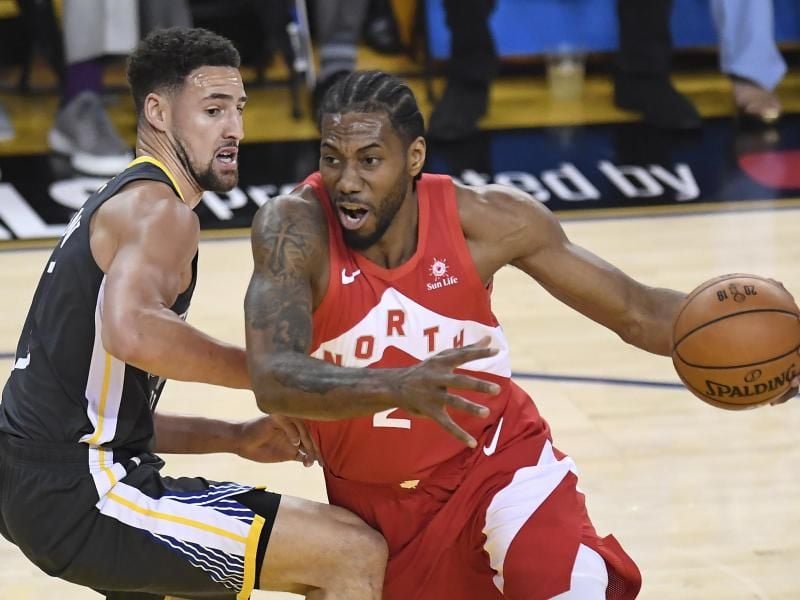 Kawhi Leonard (r) führte die Toronto Raptors zur NBA-Meisterschaft. Foto: Frank Gunn/The Canadian Press/AP