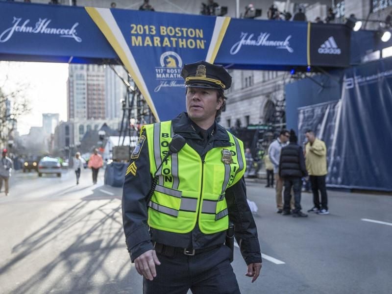 Der etwas eigenwillige Cop Tommy Saunders (Mark Wahlberg) hilft bei der Suche nach den Attentätern. Foto: StudioCanal