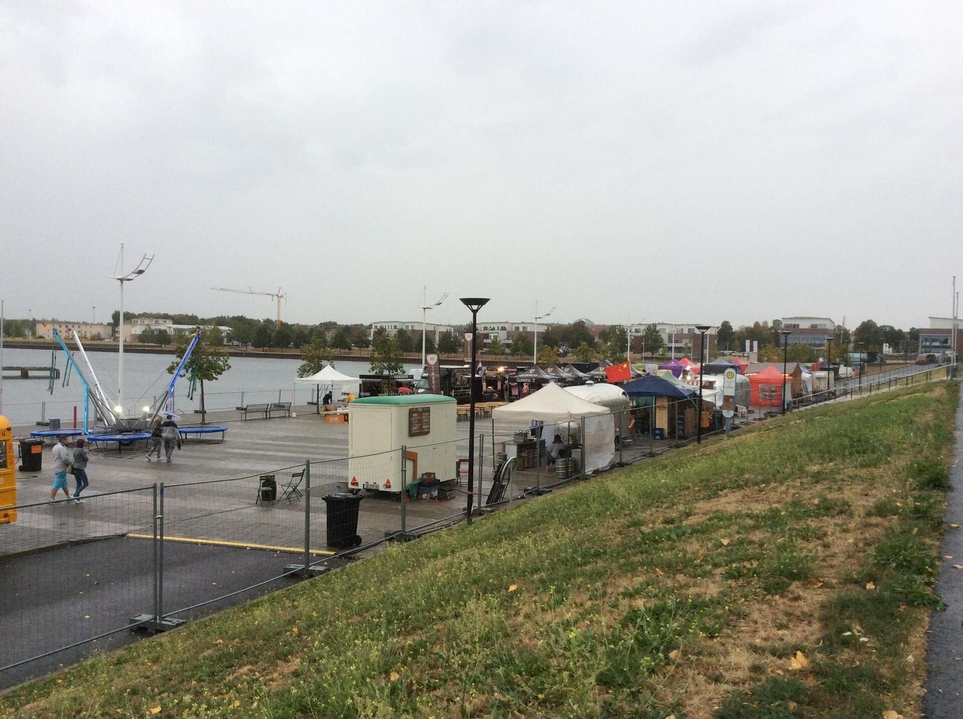 Blick auf den Streetfood-Markt in Bitterfeld.