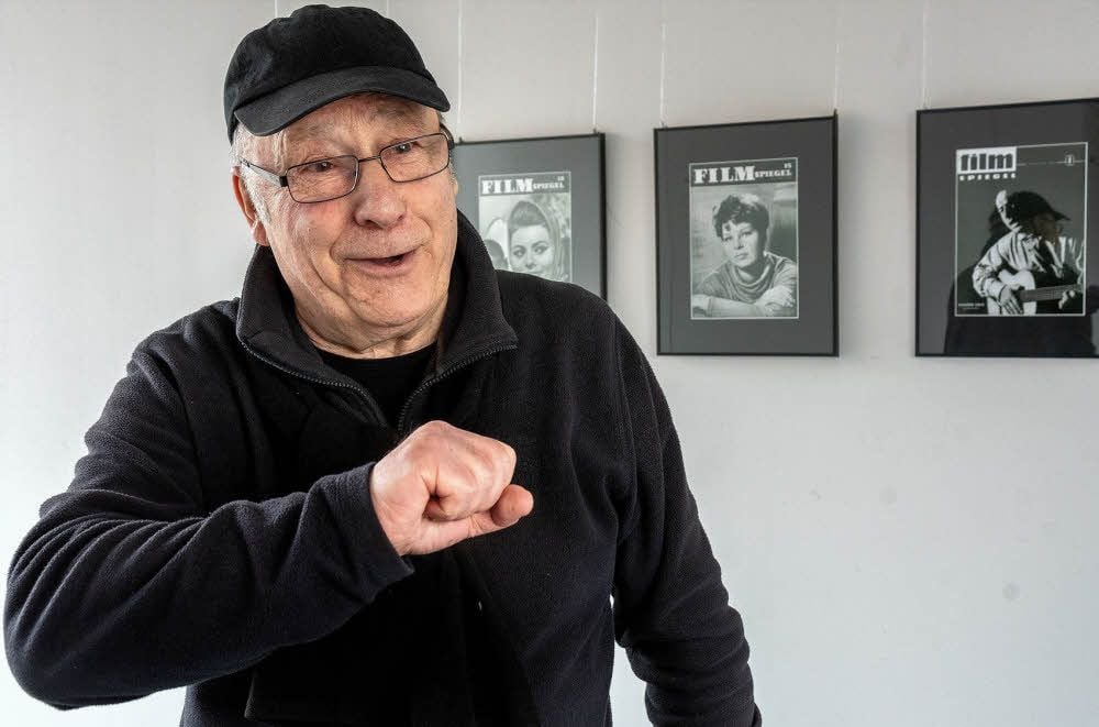 Der Fotograf Klaus D. Schwarz zeigt im „Tiefen Keller“ in Merseburg Porträts von DDR-Schauspielern für den „Filmspiegel“.
