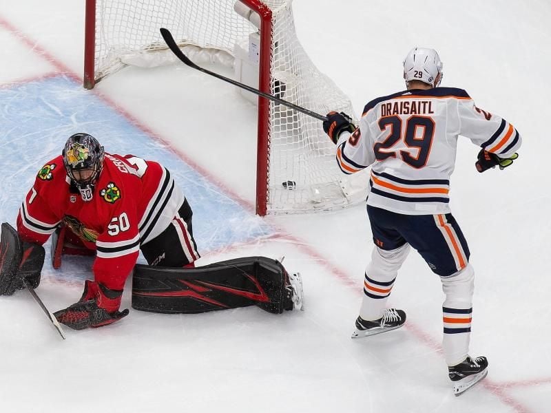 Auch zwei Treffer von Leon Draisaitl konnten die Oilers-PLeite gegen Chicago nicht verhindern. Foto: Codie Mclachlan/The Canadian Press/AP/dpa