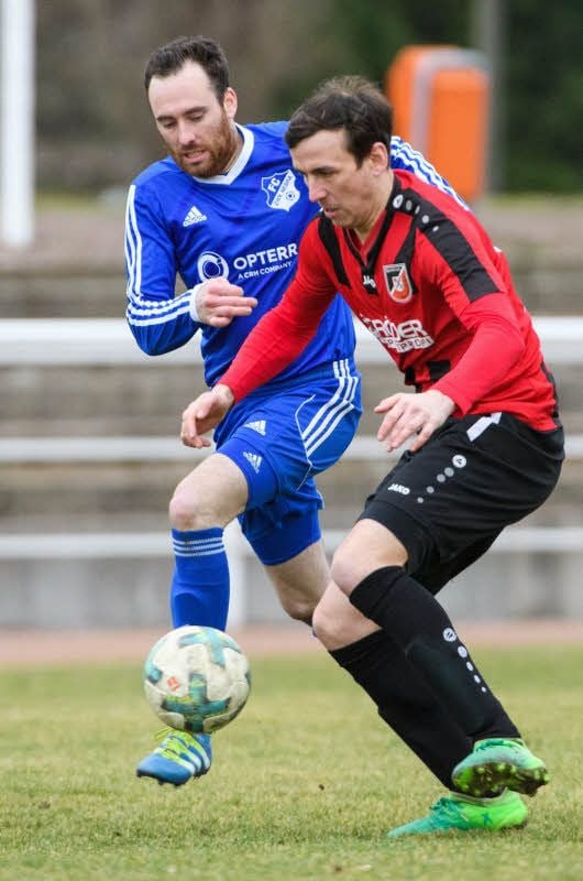 Albert Reinicke (r.), hier in einem früheren Spiel mit dem Nebraer Hannes Schröder, erzielte für die SCN-Reserve gegen Kretzschau drei Tore.