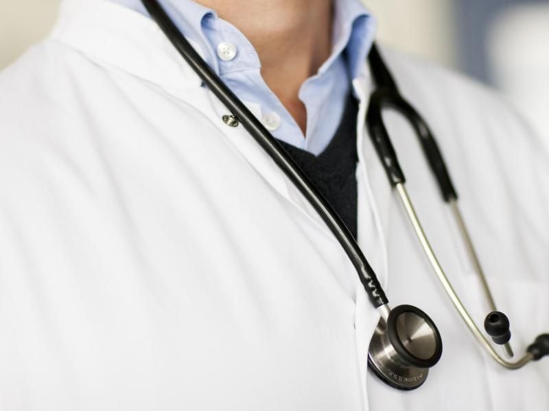 Der Patient muss sich vier Tage vor einer Darmspiegelung vorbereiten, damit der Verdauungstrakt am Untersuchungstag sauber ist. Nur dann kann der Arzt alles optimal erkennen. Foto: Rolf Vennenbernd/Archiv