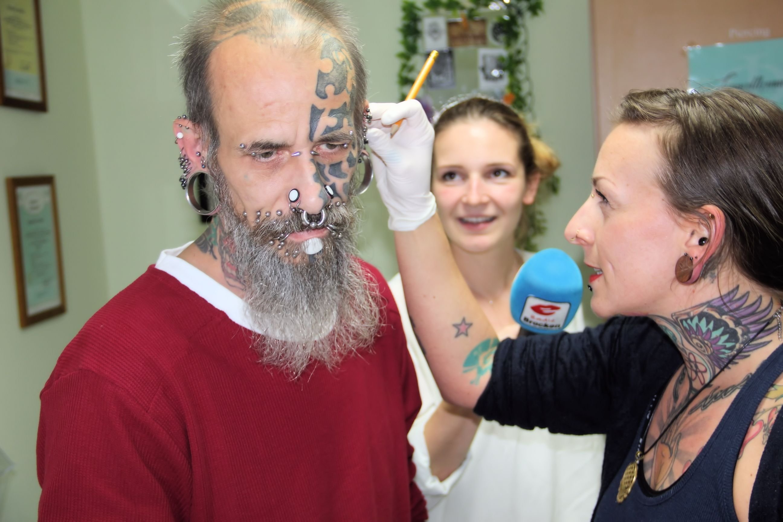 Oliver Wendisch aus Dessau hat die meisten Piercings in Sachsen-Anhalt.