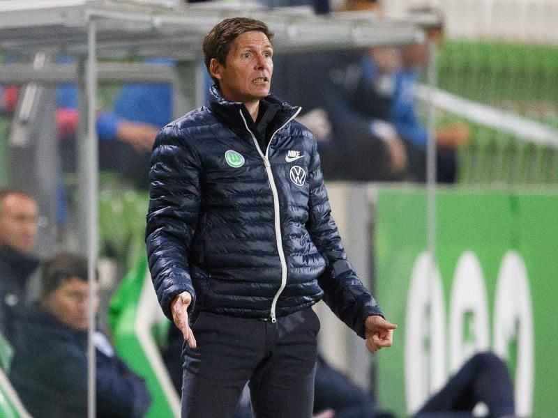 Will mit dem VfL Wolfsburg in die Europa-League-Gruppenphase: Trainer Oliver Glasner. Foto: Swen Pförtner/dpa