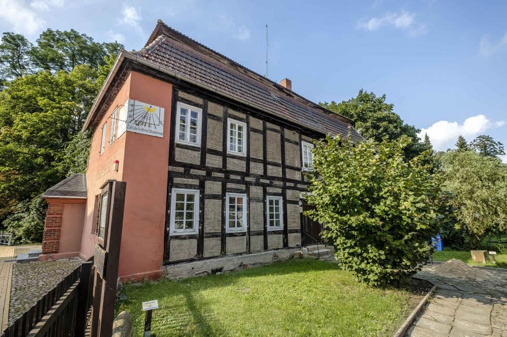 Amtshaus in Pretzsch mit barocker Fachwerkfassade