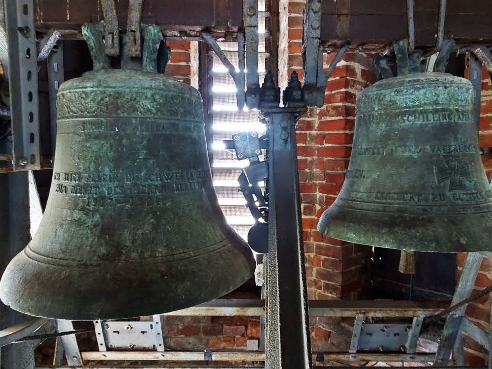 Diese Aufnahme zeigt die mittlere und die kleine Glocke.