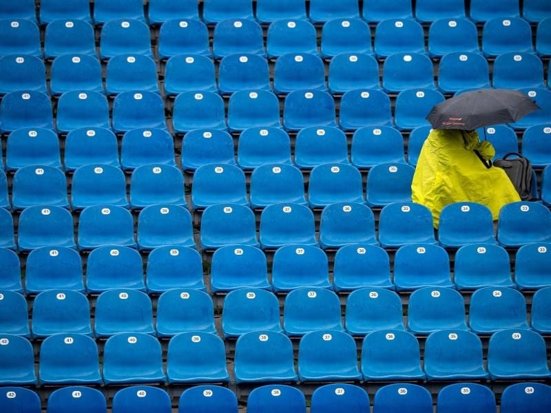 Wegen Dauerregens ist das zweite Halbfinale des ATP-Tennisturniers in München auf Sonntag verschoben worden. Foto: Sven Hoppe