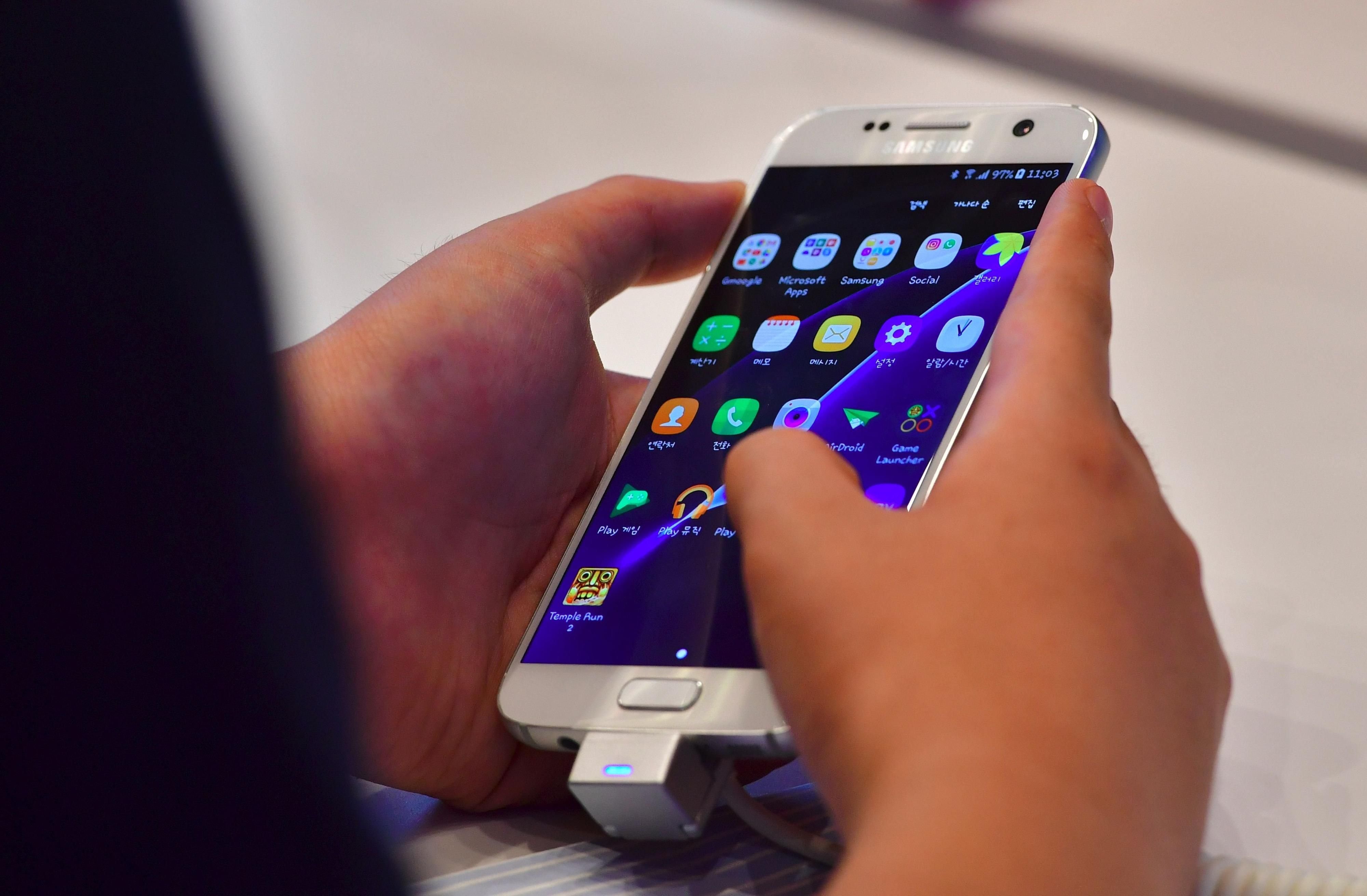 Samsungs Smartphone Galaxy Note 7 bekommt einen offiziellen Rückruf in den USA über die Verbraucherschutzbehörde CPSC. Zugleich wurden auch viel mehr Zwischenfälle mit dem Gerät bekannt als bisher.