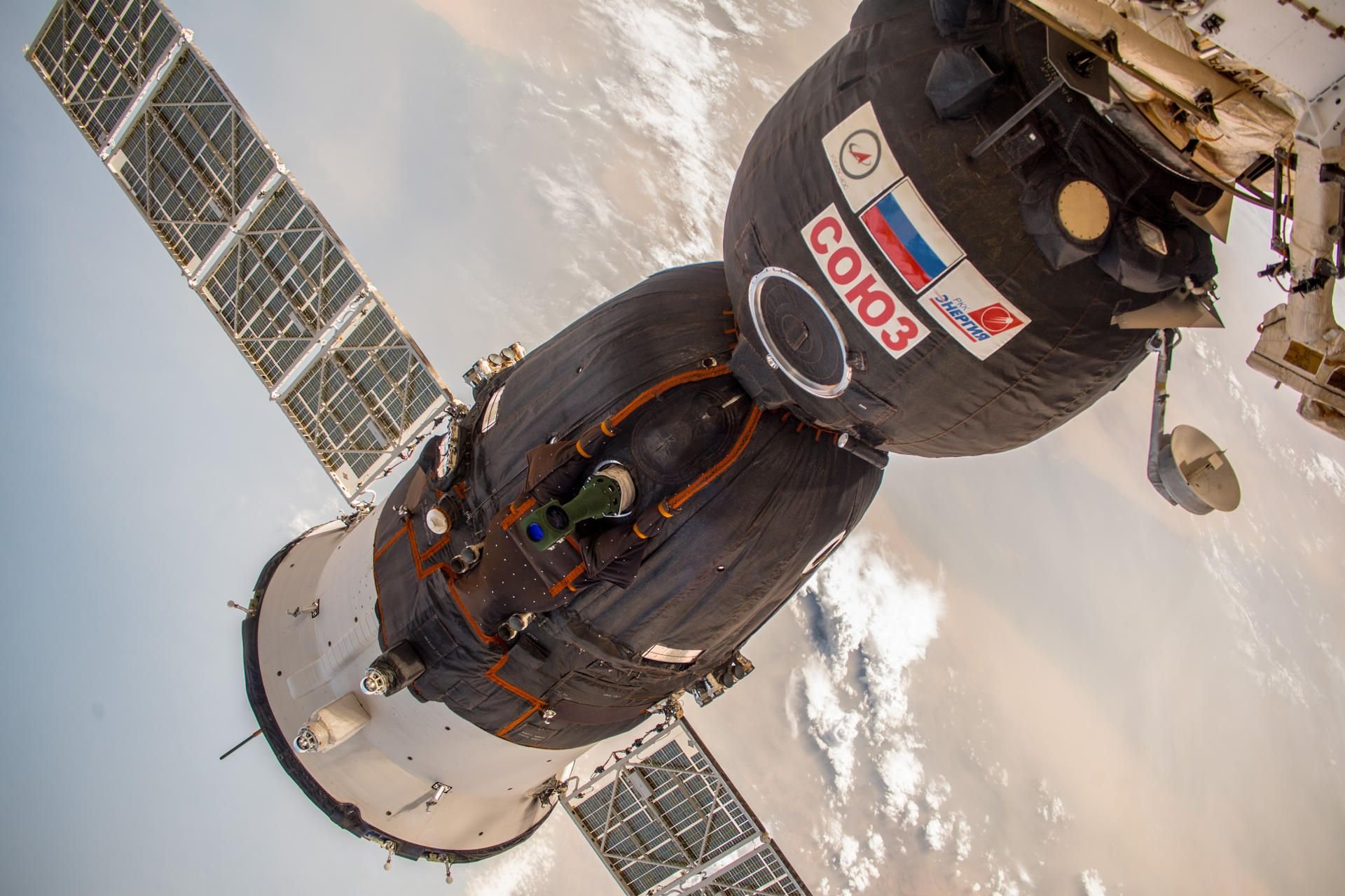 Die Sojus-Raumkapsel, die an der ISS angedockt ist.