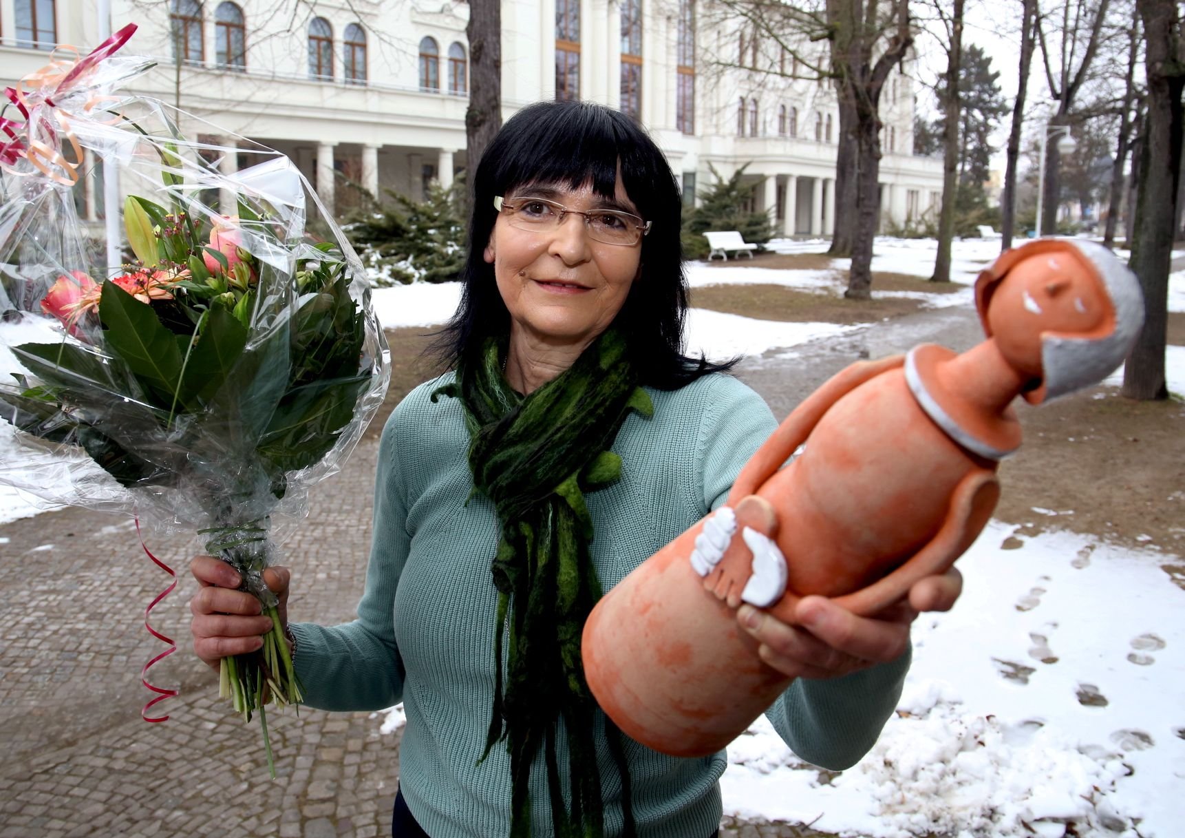 Arnhild Peters aus Bernburg ist für ehrenamtliches Engagement mit der Salzlandfrau ausgezeichnet worden.
