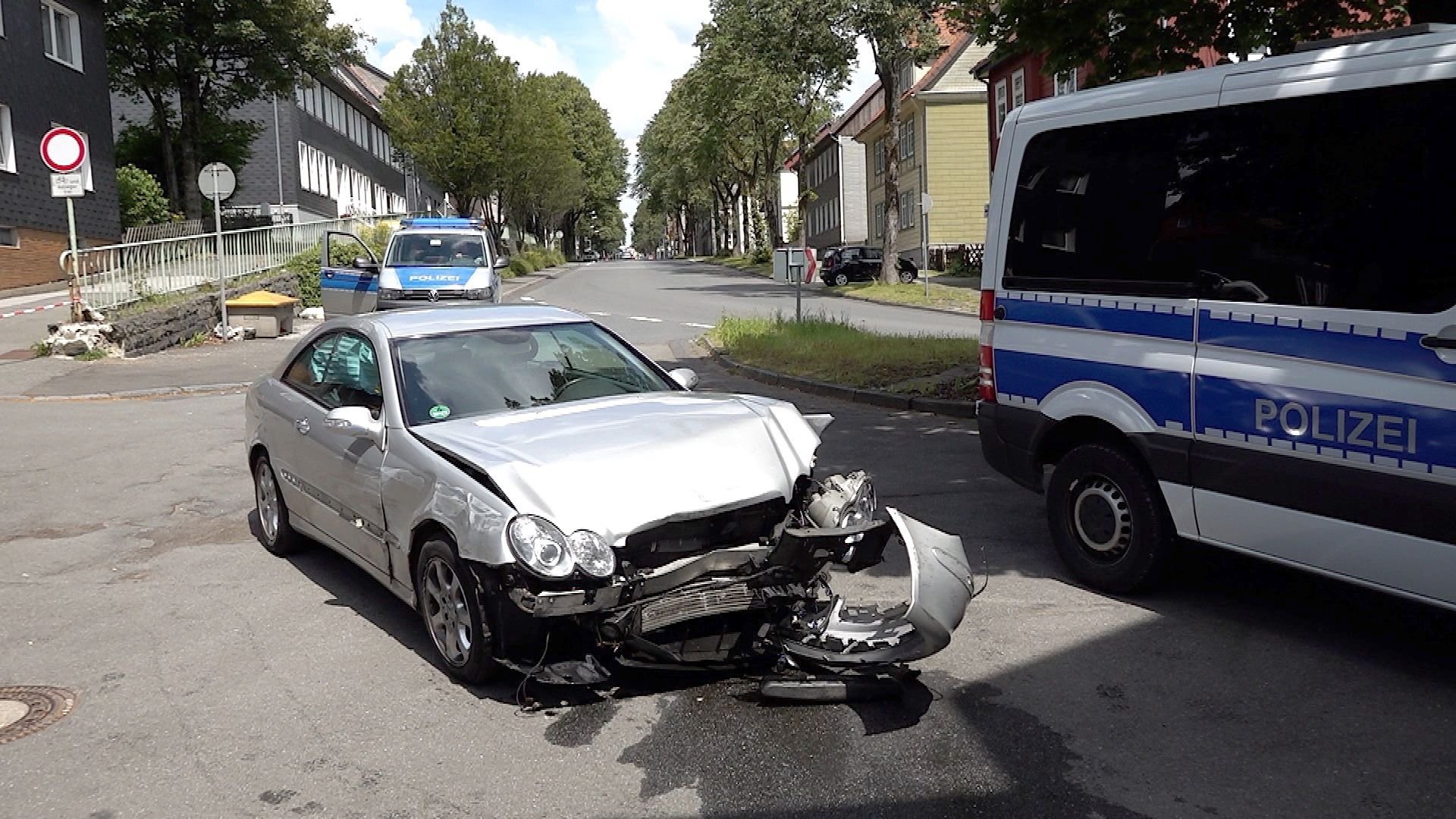 Erst nach mehreren Hundert Metern kam der Unfallverursacher zum Stehen.