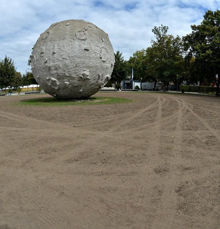 Der „Abreiteplatz“ bekommt demnächst neuen Rasen.