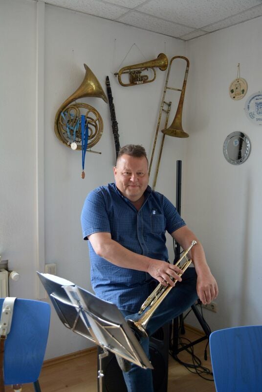 Andreas Seume spielt im Orchester die Trompete.