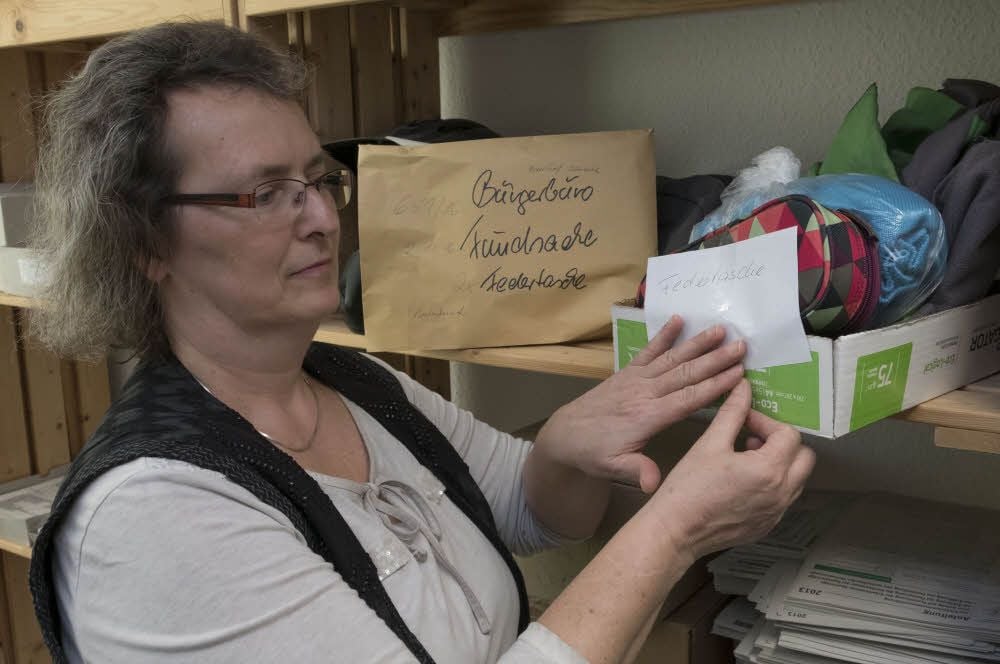 Fein säuberlich ordnet Andrea Schusser die gefundenen Sachen ein.