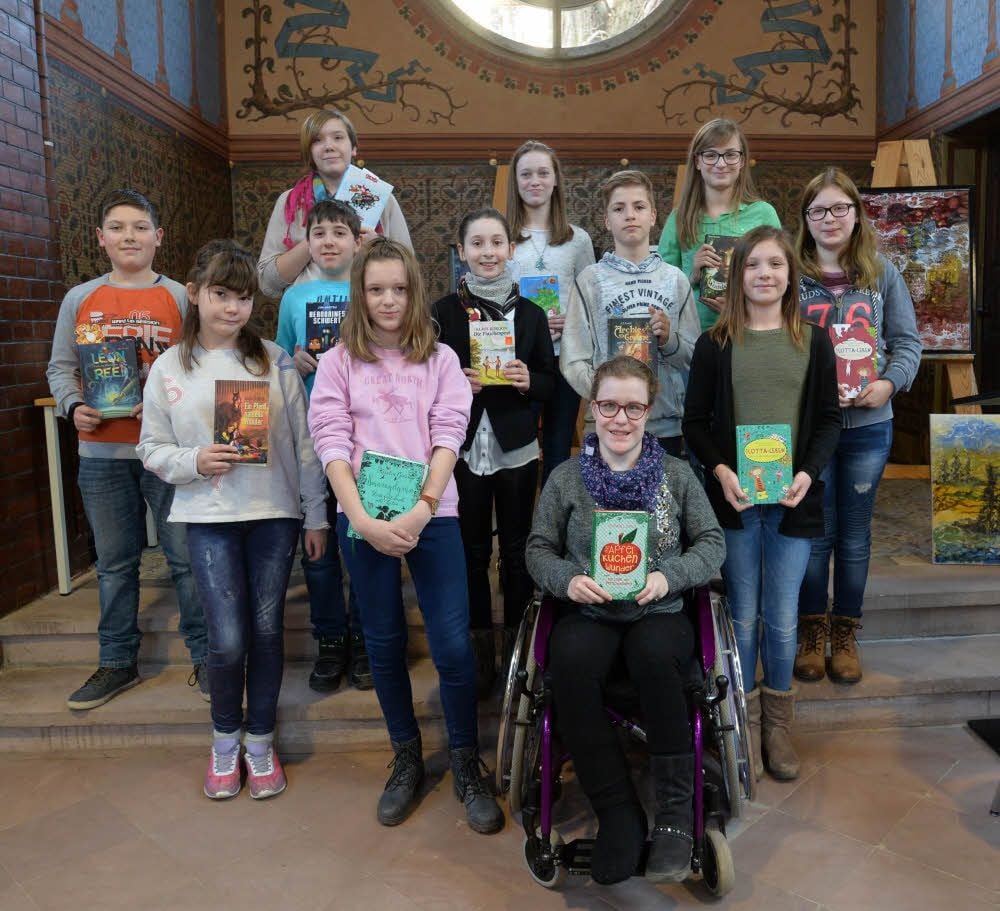 Die Besten ihrer Schulen (v.l.): Leon Ecke, Tracy Hirschberger, Dory Hoika (hinten), Nico Neumann, Melissa-Elena Golinske, Emma Schigulski, Leonie Schäfer, Felix Rockmann, Saskia Kiefer, Johanna-Magdalena Koltermann (hinten), Johanna Hübener und Leonie Fischer