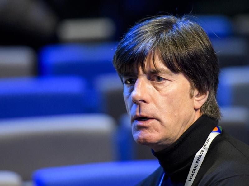 Bundestrainer Joachim Löw spielt am 15. November mit der DFB-Elf gegen Russland. Foto: Jean-Christophe Bott/KEYSTONE