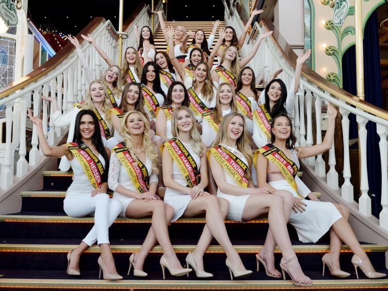 Die „Miss Germany”-Kandidatinnen grüßen aus Rust. Foto: Frank May