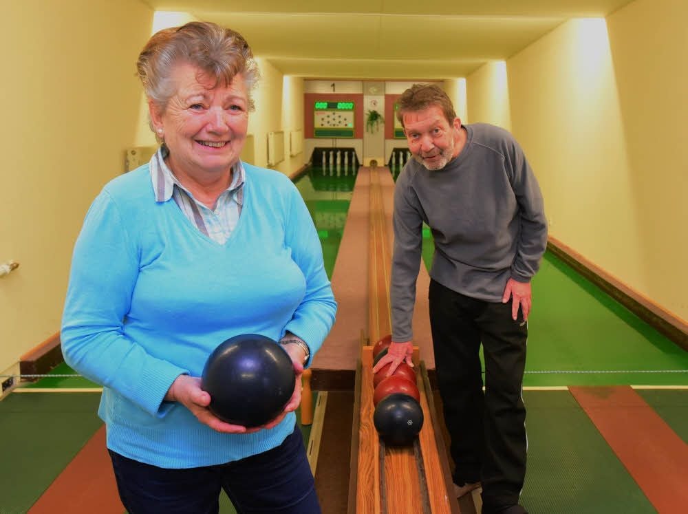 Karin Rausch und Karl Krause lieben das Kegeln. In Langendorf ist der Sport populär. Und doch fehlt Nachwuchs.