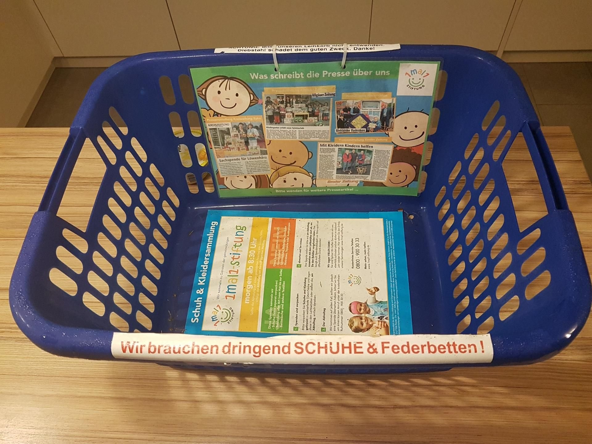Mit diesen Körben wird für die Aktion geworben.