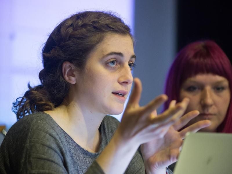 Christina Varvia von der Forschungsgruppe Forensic Architecture, die zu den vier Nominierten des Turner-Preises gehört. Foto: Swen Pförtner