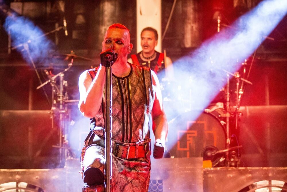 Open-Air im Freizeitpark: Rammstein-Coverband überzeugte und begeisterte in Elster 500 Fans.