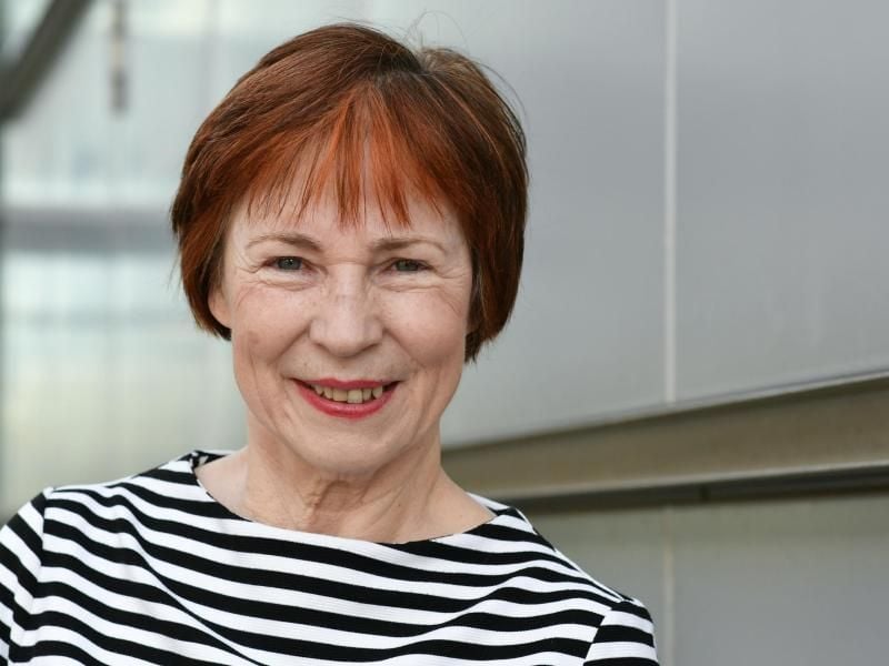 Die Autorin Brigitte Glaser ermöglicht ihren Lesern einen „Rheinblick”. Foto: Jens Kalaene