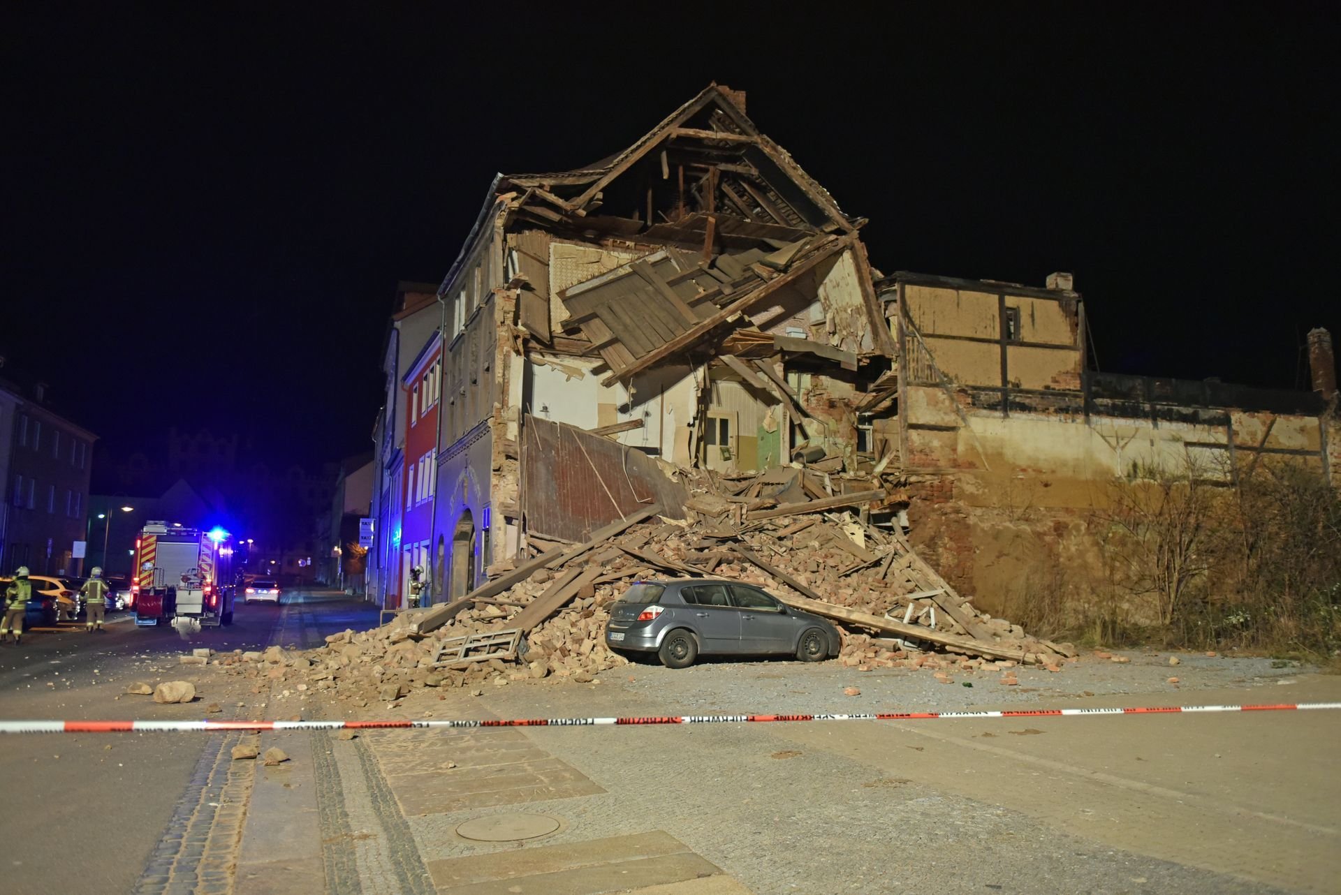 In Bautzen ist am späten Montagabend ein Haus in der Töpferstraße eingestürzt.