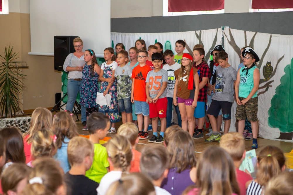 Die Tröglitzer Viertklässler blickten mit einem Programm auf die ersten vier Jahre ihrer Schulzeit zurück.