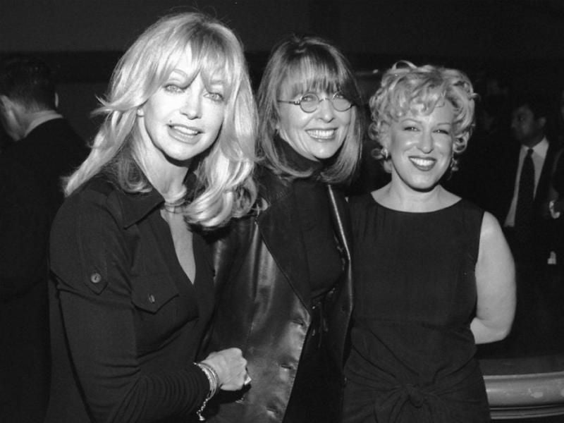 Goldie Hawn, Diane Keaton und Bette Midler bei der Premiere ihres Films „Der Club der Teufelinnen” im Jahr 1996. Foto: Vince Bucci/dpa
