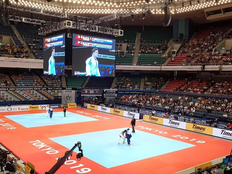 Blick in die Sporthalle während eines Judo-Turniers. Foto: Birgit Egarter/APA/dpa/Archivbild