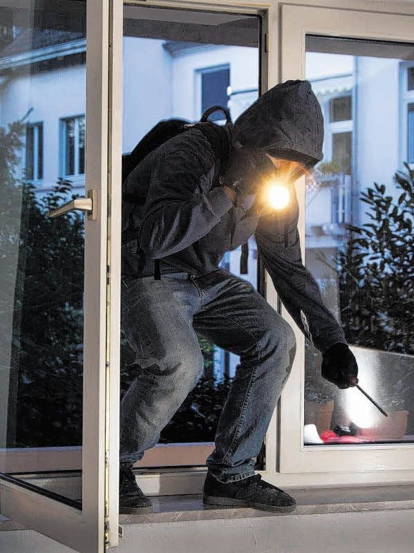 Immer mehr Einbrecher steigen in Einfamilienhäuser ein.