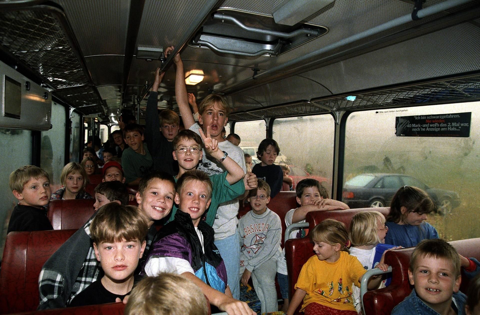 Chaos im Reisebus – ganz normaler Alltag auf Klassenfahrt.