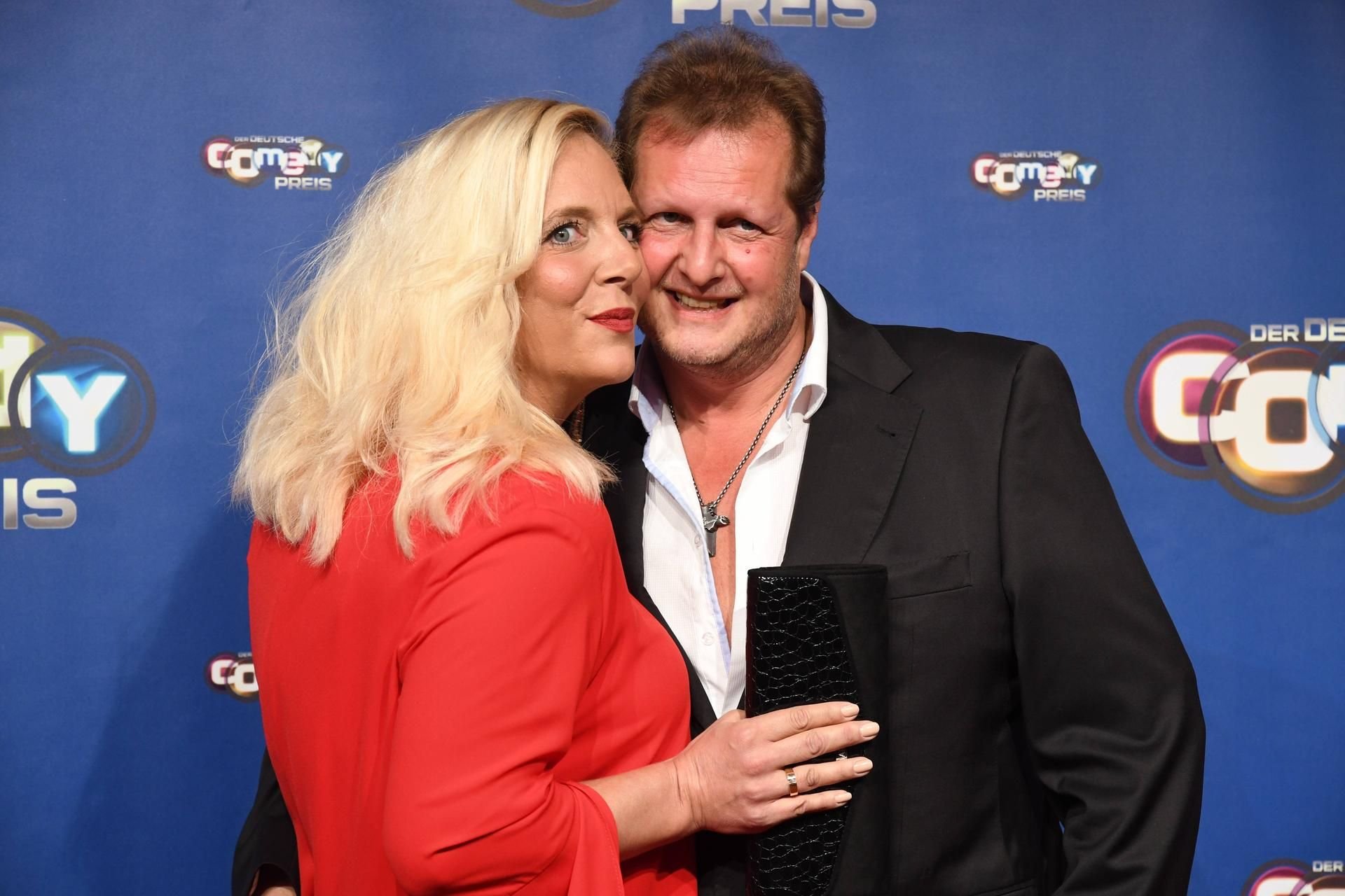 Ein Herz und eine Seele: Jens und Danni Büchner. Doch was hält die fünffache Mutter von dem offenherzigen Posting ihres Schlager-Gatten?