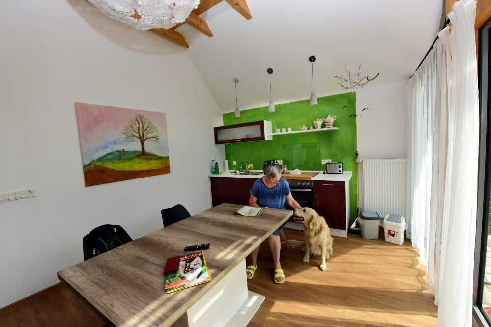 Petra Schulze hat sich in das neue Appartement „Gartenblick“ eingemietet.