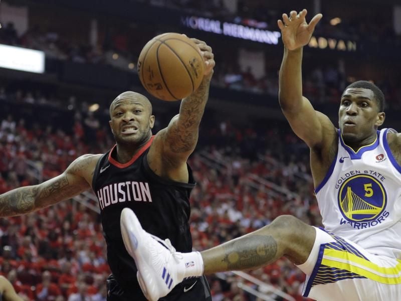 Auch P.J. Tucker (l) steht dem US-Team in China nicht zur Verfügung. Foto: David J. Phillip/AP