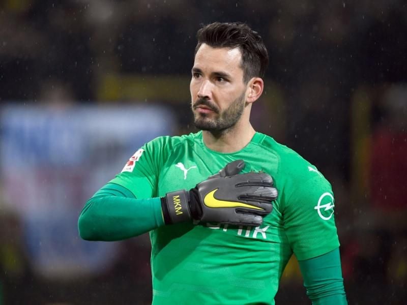 Borussia Dortmund kann in Köln wieder auf Stammtorhüter Bürki setzen. Foto: Ina Fassbender